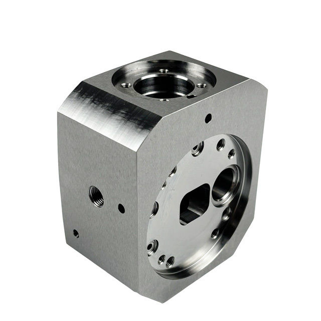 Online CNC machining offers quotes for metal machining services.